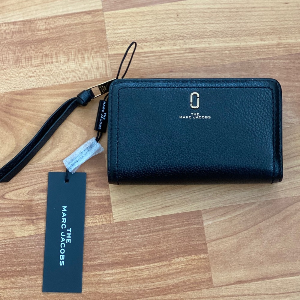 NEW! Marc Jacobs The Softshot Compact Wallet